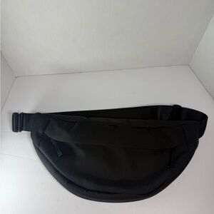 Everlane Renew transit fanny pack